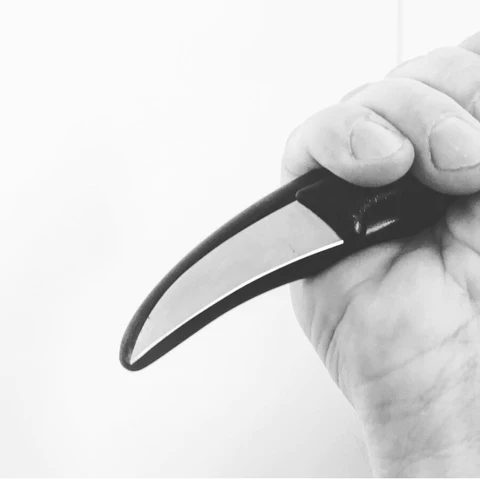 It has the same curve as a fruit knife so you can use it as a trainer or a non-lethal 