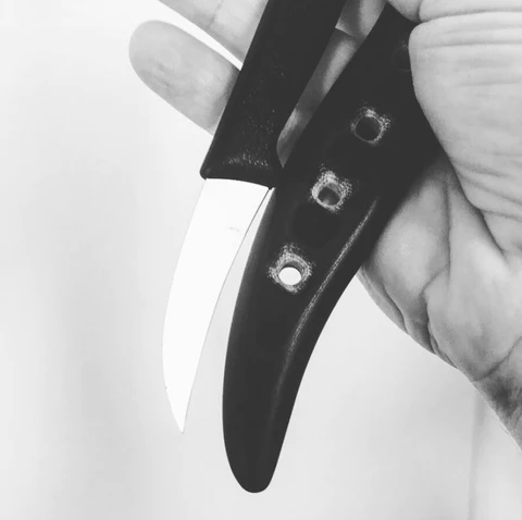 It has the same curve as a fruit knife so you can use it as a trainer or a non-lethal 